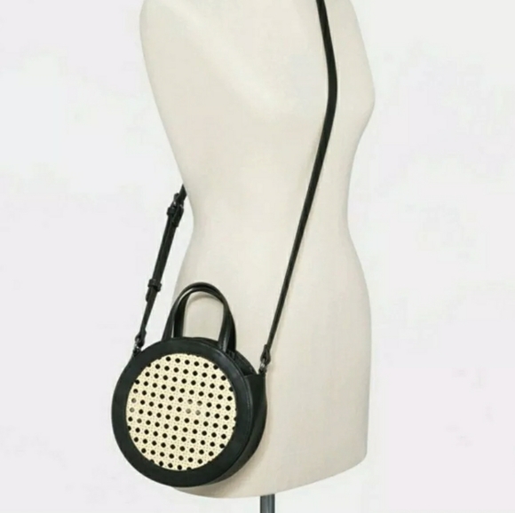 Crossbody Bag Purse/Handbag in Black - Picture 2 of 3